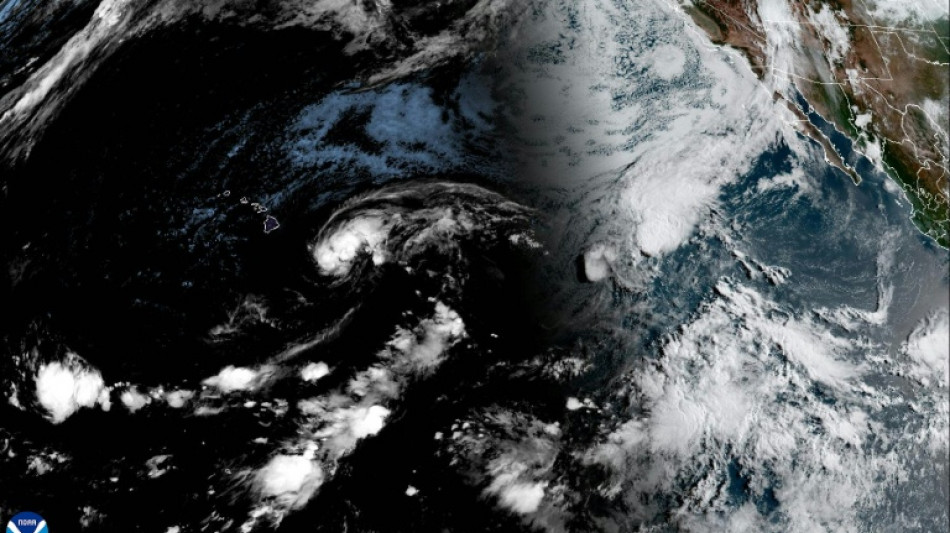 Hurricane poised to hit Hawaii as El Nino stirs Pacific