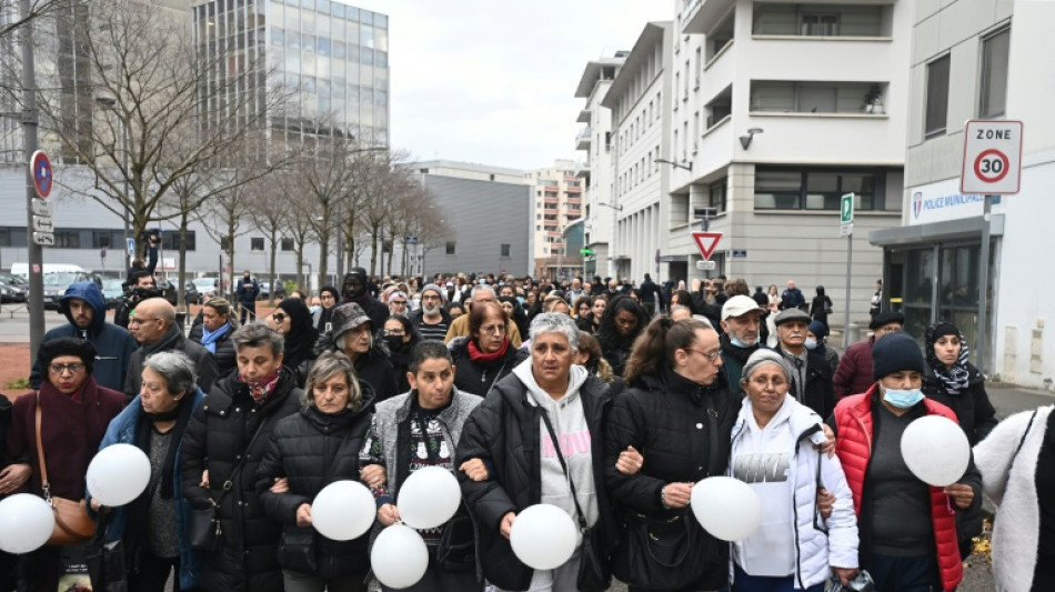 Incendie &agrave; Vaulx-en-Velin : marche blanche pour la "solidarit&eacute;" 