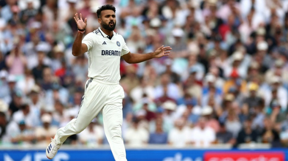 Deep lucky to escape Duckett 'elbow' as India get under England's skin