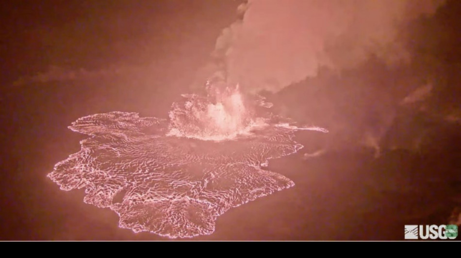 Hawaii volcano erupts again