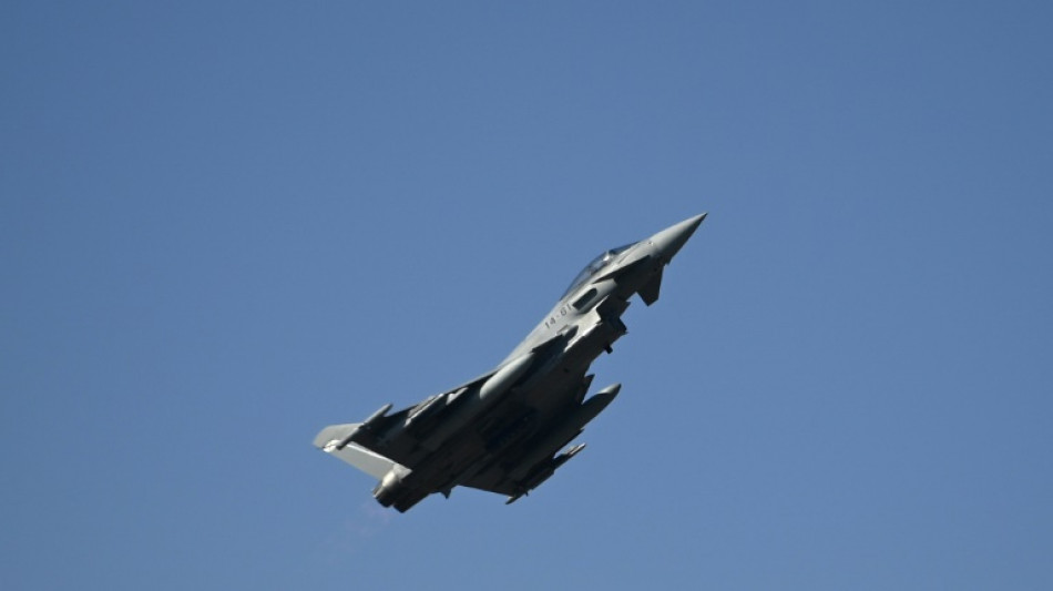 Espa&ntilde;a firma un contrato de 2.000 millones de euros para la compra de 20 cazas Eurofighters