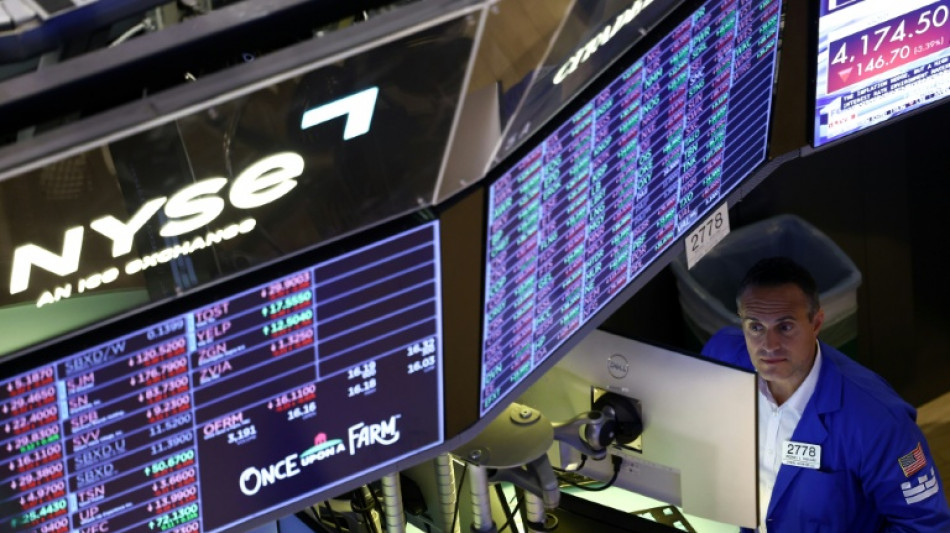 Wall Street recule, s'inqui&eacute;te des prix du p&eacute;trole et perd le soutien de la tech
