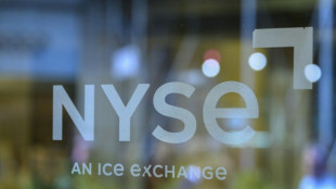 Wall Street ouvre en baisse, attentiste et indispos&eacute;e par de mauvais indicateurs