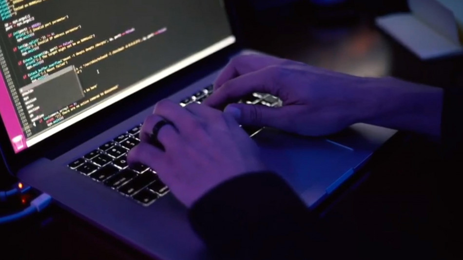 Rapporto, cresce cybercrime, il 27% italiani colpito da 'truffe sentimentali'
