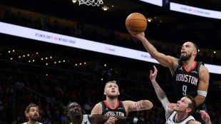 NBA: Houston d&eacute;colle, Yabusele dunke malgr&eacute; Davis