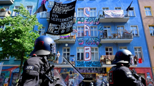 Polizei durchsucht besetztes Haus in Berlin