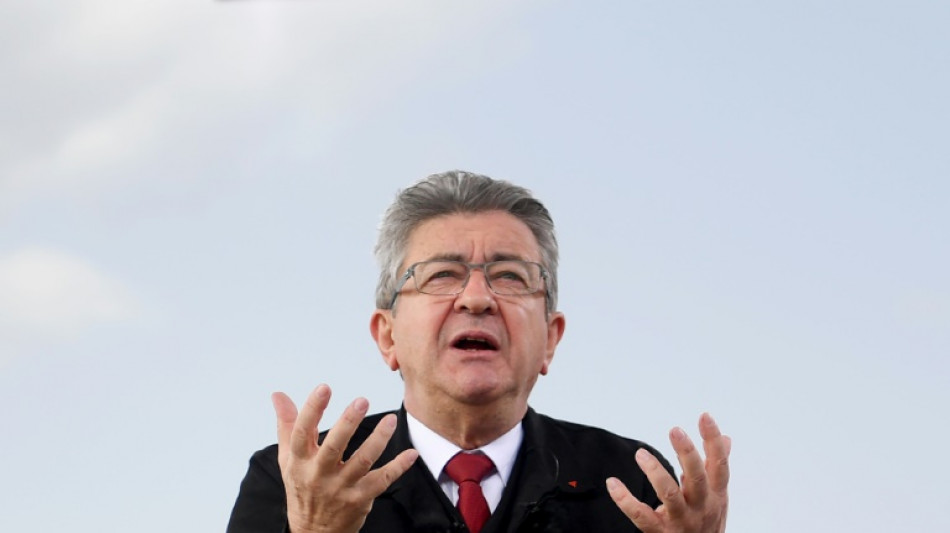 Pr&eacute;sidentielle: M&eacute;lenchon veut b&acirc;tir une "soci&eacute;t&eacute; d'entraide"