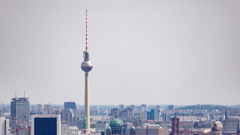 Geräumter Fünfgeschosser in Berlin-Mitte: Einsturzgefährdetes Dach stabilisiert