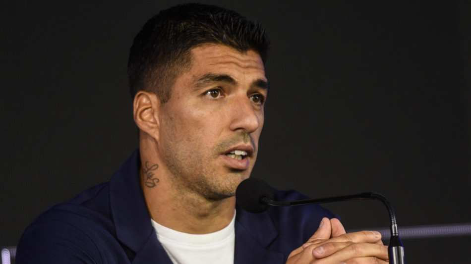 Calcio: Luis Suarez d&agrave; l'addio alla nazionale dell'Uruguay
