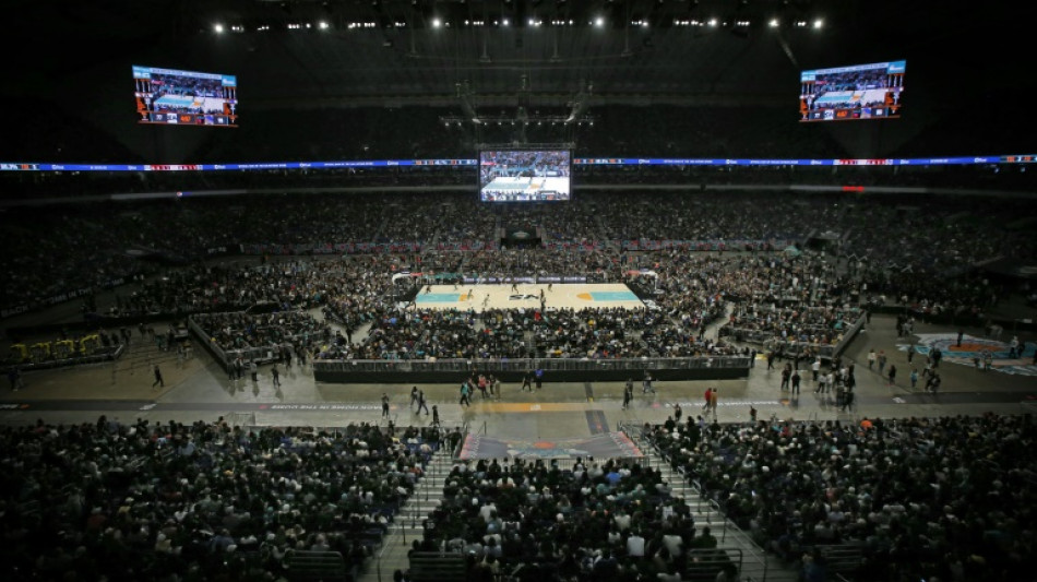 NBA: les Warriors s'imposent &agrave; San Antonio devant une affluence record 