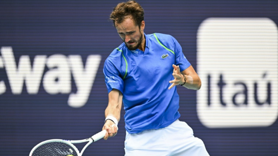 Medvedev and Alcaraz beat Americans to reach Miami semis