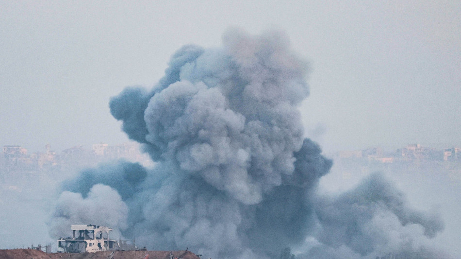 Protezione Civile di Gaza, almeno 27 morti in raid oggi