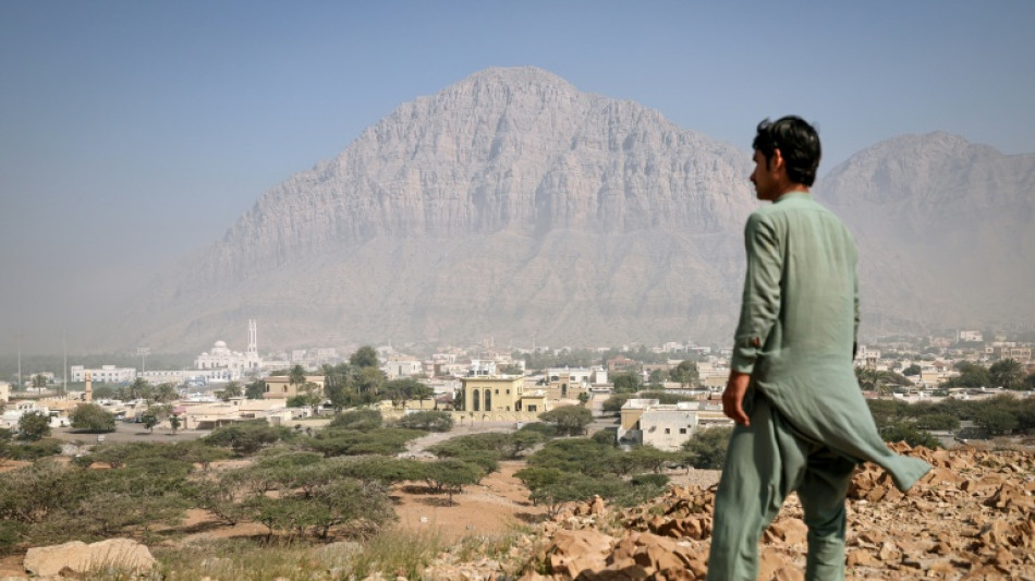 Oil dips under $100, stocks fall tracking Mideast war developments