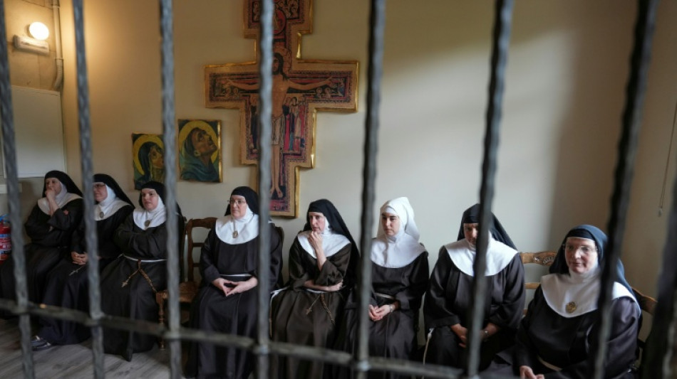 La justicia ordena a las monjas espa&ntilde;olas excomulgadas desalojar el convento