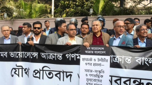 Bangladesh: des journalistes protestent contre les attaques &agrave; l'encontre de deux journaux par des &eacute;meutiers