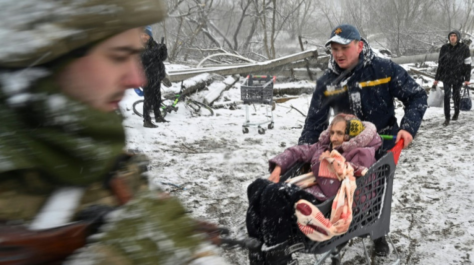 Ukraine: Zelensky veut des avions de combat "au plus vite", la Russie au bord du d&eacute;faut de paiement