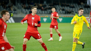 Lewandowski sofre lesão na coxa e desfalca Barça no clássico contra Real Madrid