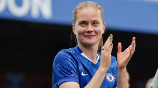 Nationalspielerin N&uuml;sken verl&auml;ngert bei Chelsea