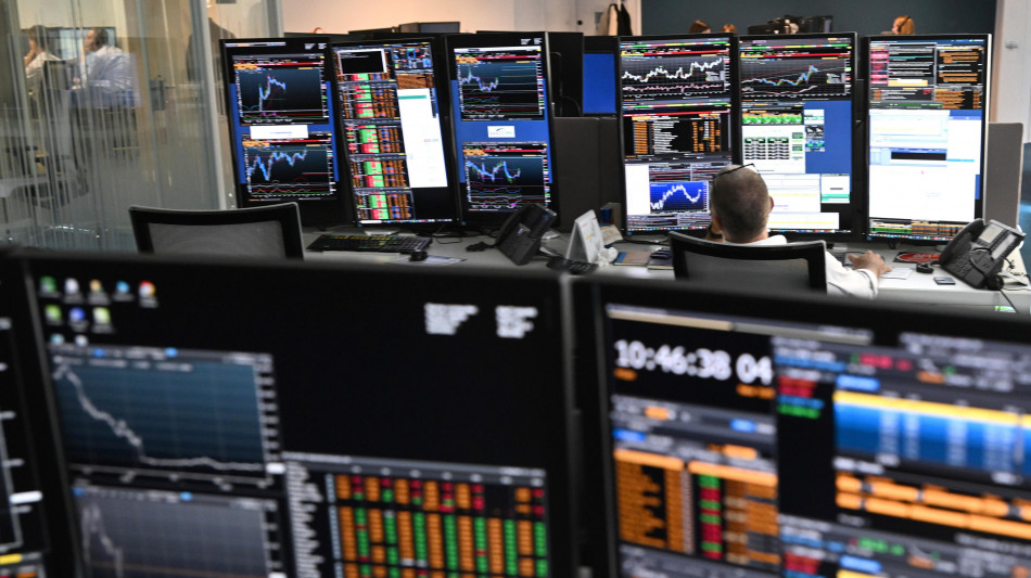 Borsa: Milano in calo con l'Europa, pesano le banche