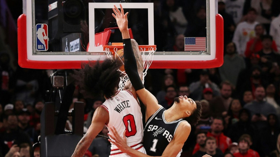 NBA: les Spurs g&acirc;chent &agrave; Chicago, Dallas perd Irving et un 5e match