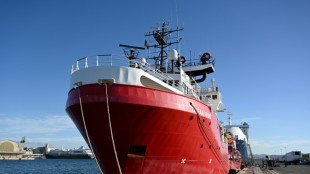 El barco humanitario "Ocean Viking" busca un puerto mediterr&aacute;neo para 306 migrantes
