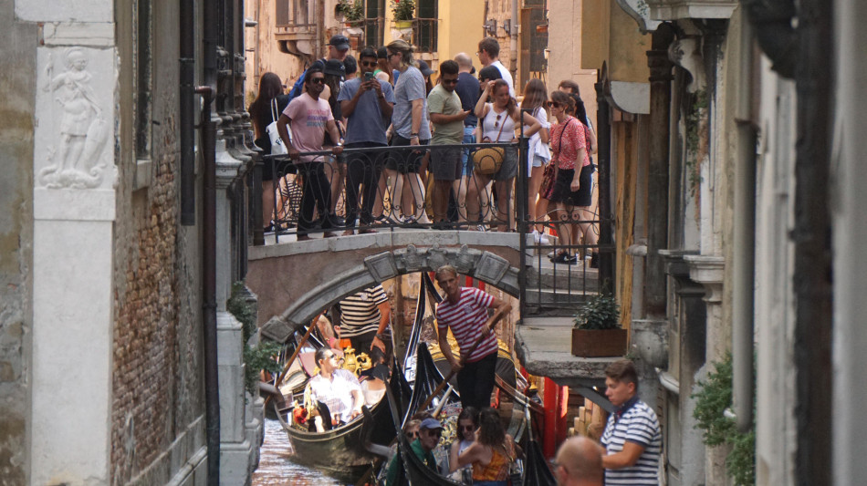 Bankitalia, sale ancora la spesa dei turisti stranieri