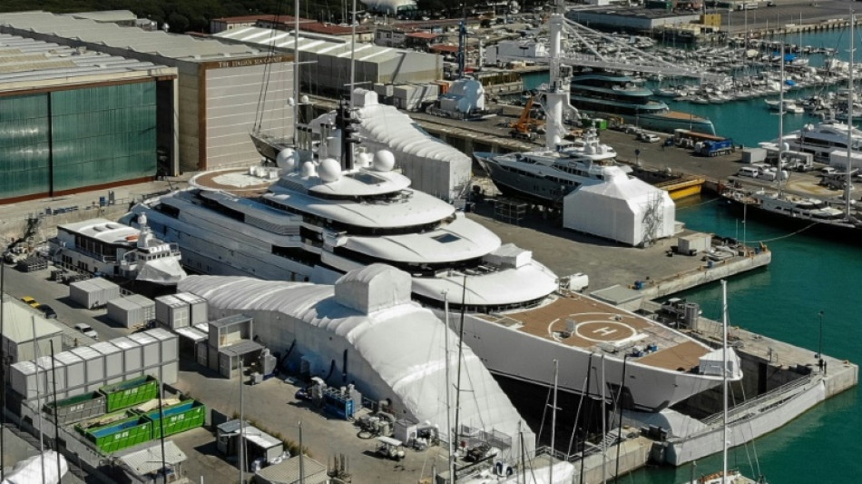 Poutine ou pas Poutine? En Toscane, un m&eacute;ga-yacht au myst&eacute;rieux propri&eacute;taire