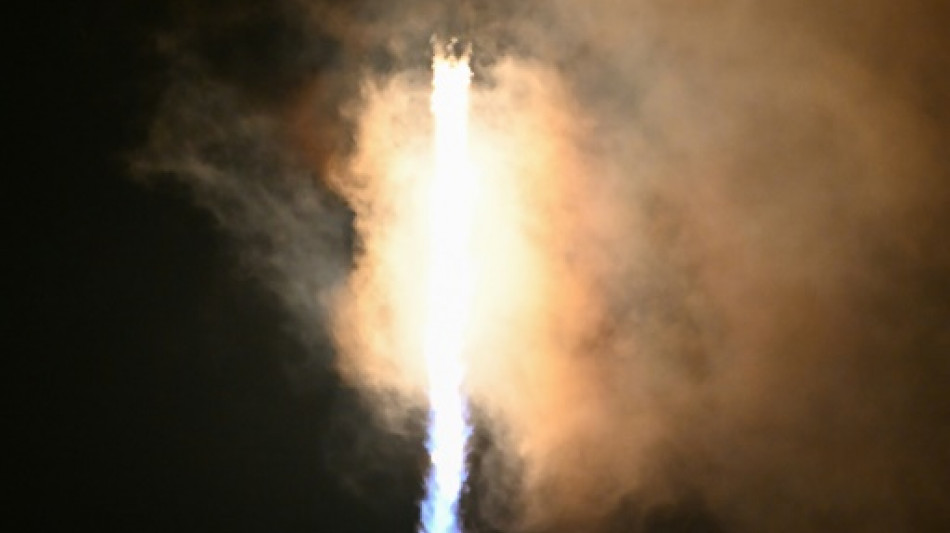 SpaceX-Rakete hebt f&uuml;r ersten privaten Weltraumspaziergang ab