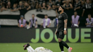 Foot: Depay fait de l'ombre &agrave; Neymar dans le "classico" Corinthians-Santos