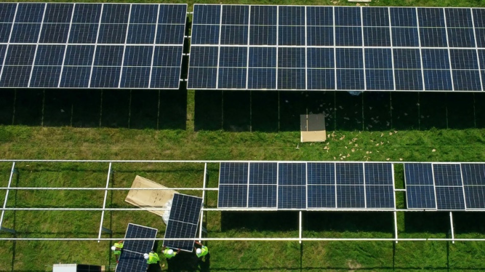 L'"&egrave;re de l'&eacute;lectricit&eacute;" renouvelable d&eacute;ferle dans un monde encore &eacute;pris d'&eacute;nergies fossiles