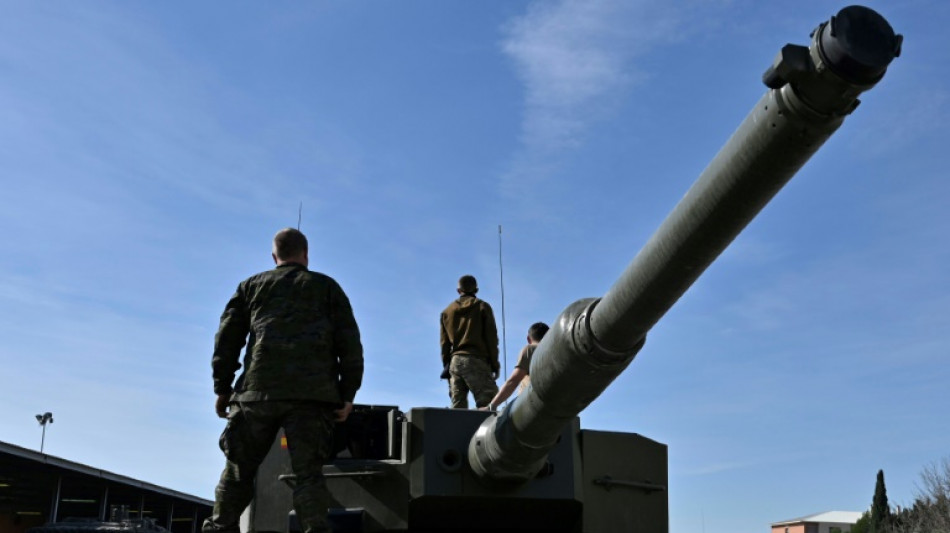 Ucranianos completan entrenamiento en Espa&ntilde;a para operar tanques Leopard