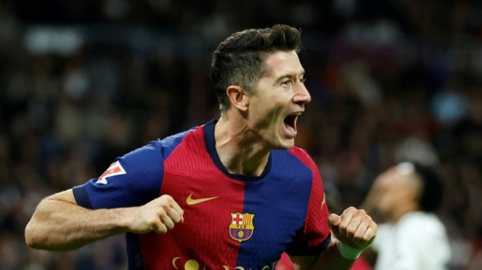 Espagne: le Bar&ccedil;a corrige le Real &agrave; Madrid 4-0 avec un doubl&eacute; de Lewandowski