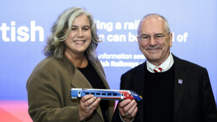 Nationalisation du rail: Londres d&eacute;voile ses trains aux couleurs de l'Union Jack