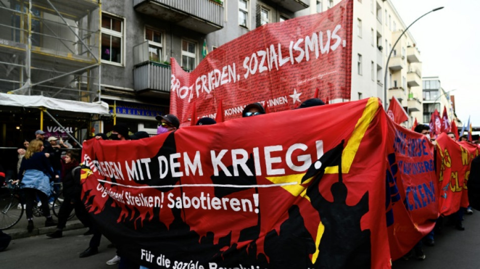 Revolution&auml;re 1. Mai-Demonstration in Berlin friedlich begonnen