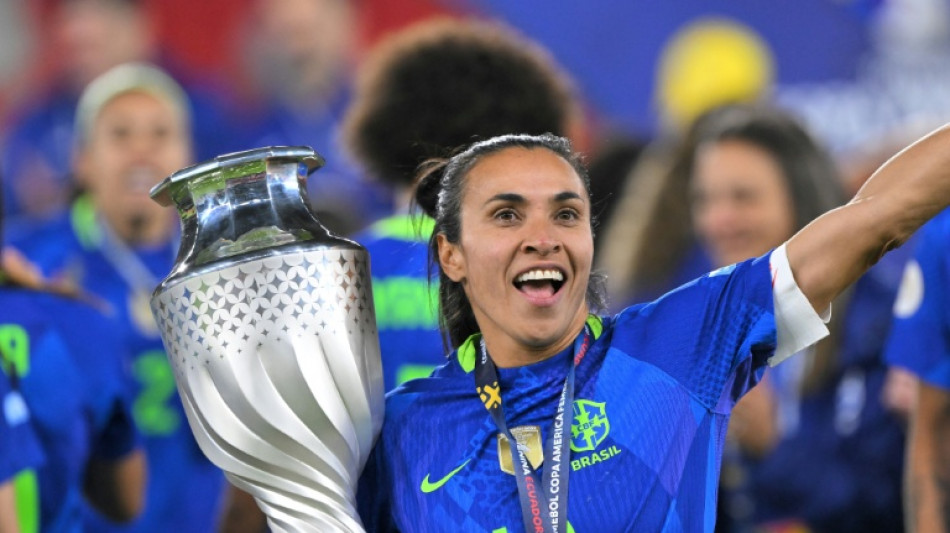 Marta e Amanda Gutierres s&atilde;o indicadas &agrave; Bola de Ouro feminina