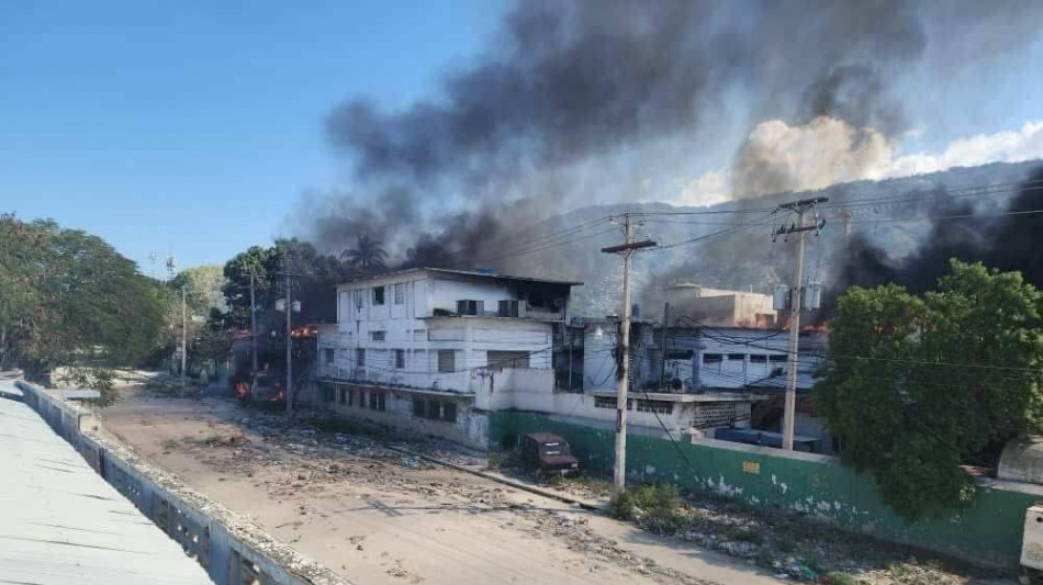 In fiamme l'ospedale pi&ugrave; grande di Haiti