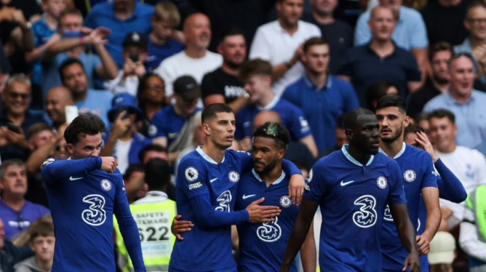 Havertz seals controversial Chelsea win, Man City held by Villa