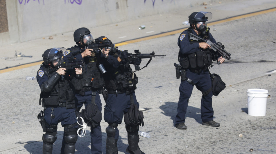 Los Angeles, 500 marines pronti ad essere dispiegati