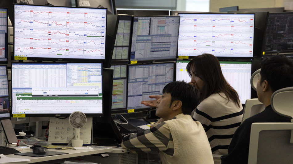 Borsa: l'Asia chiude contrastata, si guarda a mosse sui dazi