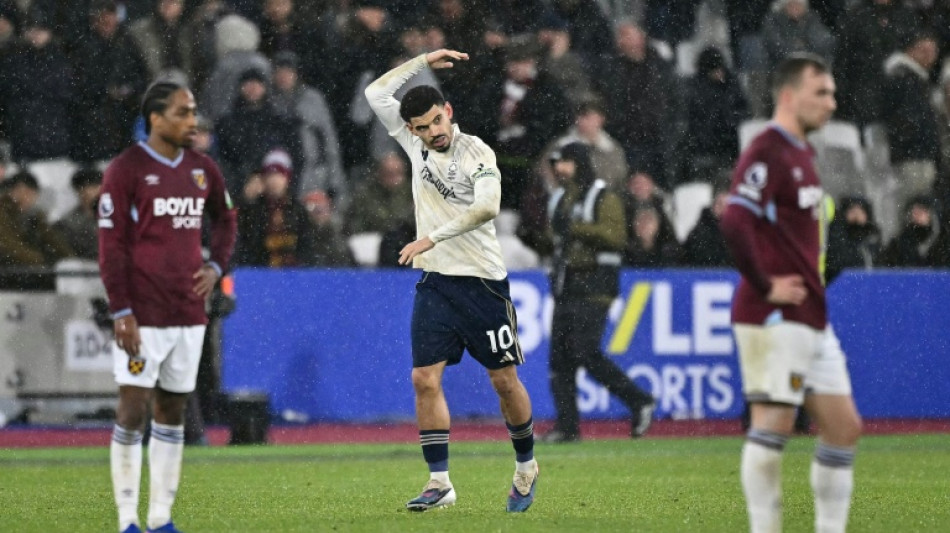 Nottingham Forest vence de virada no fim (2-1) e afunda West Ham 