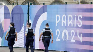 Centro de París se fortifica cuando primeros atletas llegan a la Villa Olímpica