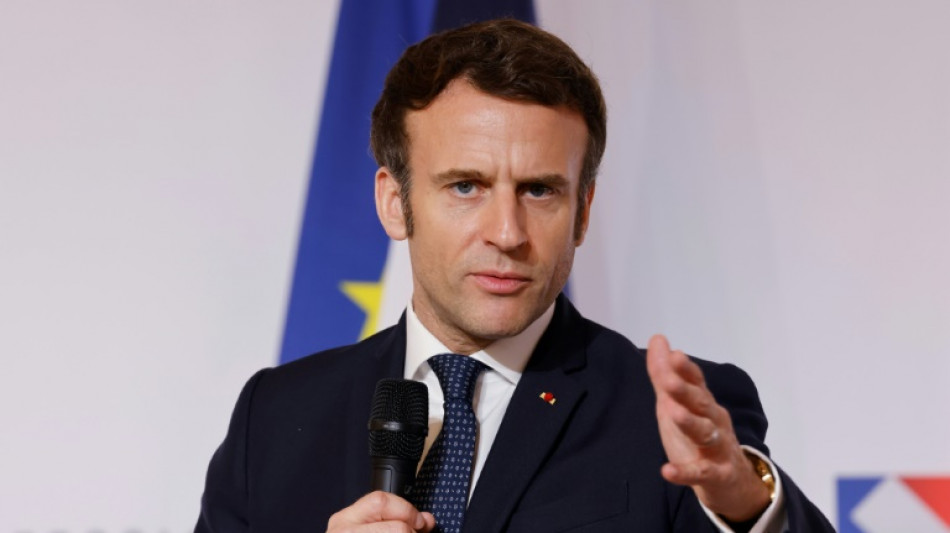 Retraite: Macron propose report progressif &agrave; 65 ans, montant minimum et suppression de r&eacute;gimes sp&eacute;ciaux, annonce Attal