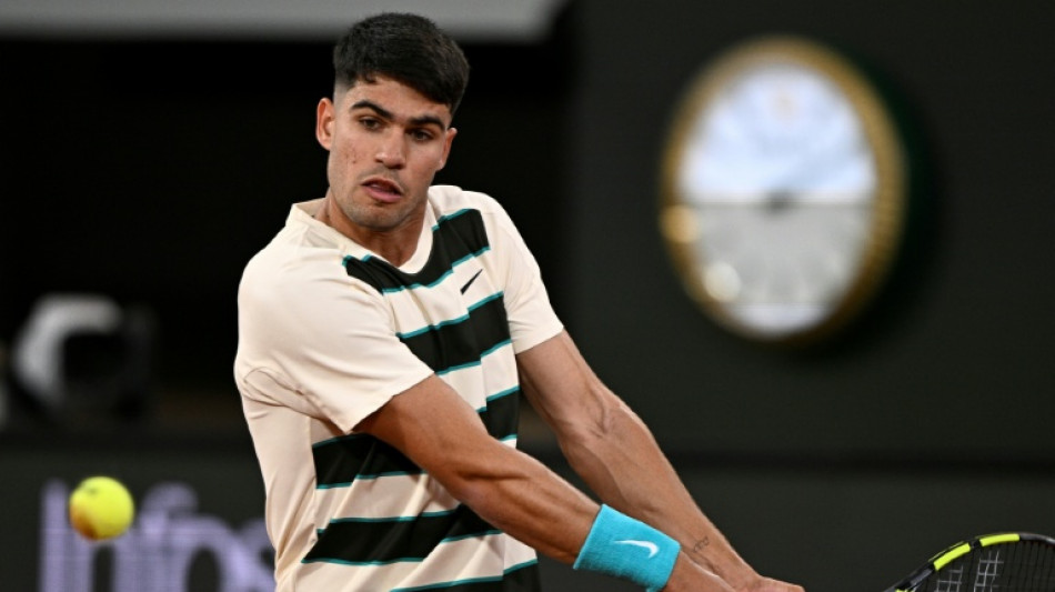 Alcaraz tested at French Open as Swiatek eyes third round