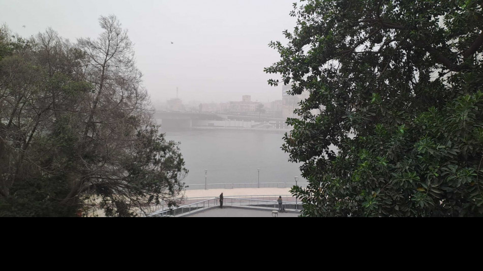 Tempesta di sabbia al Cairo, parzialmente interrotto il traffico aereo