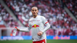 Spurs sign Dutch midfielder Simons in boost for new boss Frank