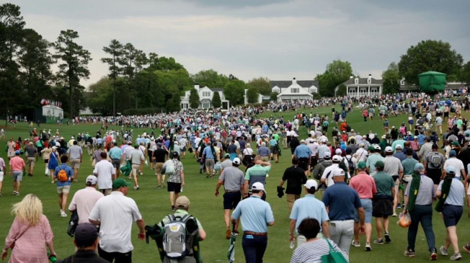 Masters suspends play second time for bad weather