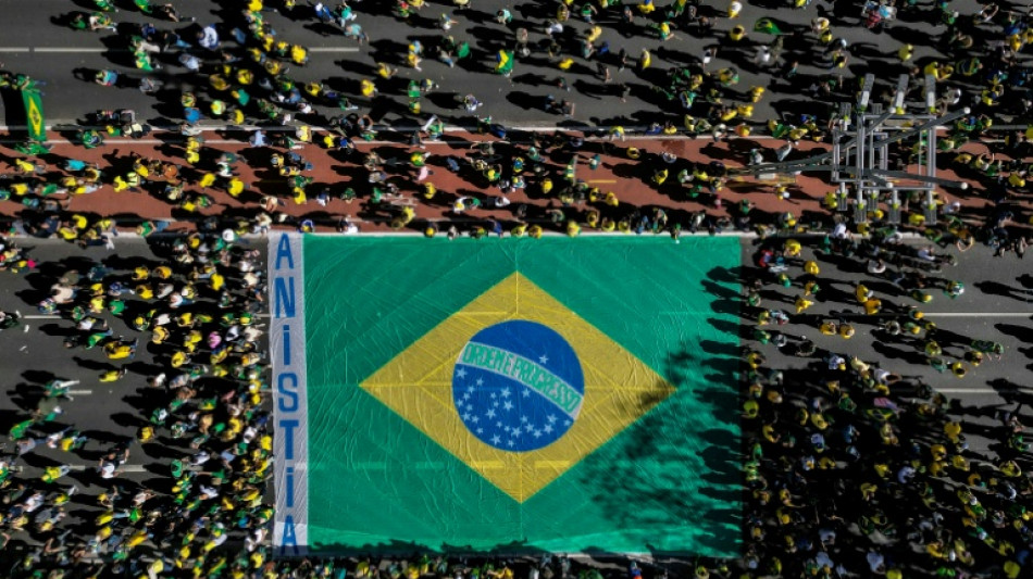 Milhares de apoiadores de Bolsonaro vão às ruas após sanções dos EUA