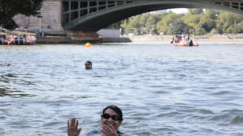 Dopo un secolo, a Parigi si torna a fare il bagno nella Senna