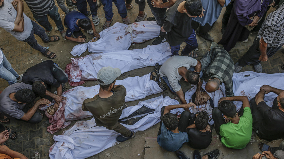 Al Jazeera, 30 palestinesi uccisi nei raid, anche bimbi