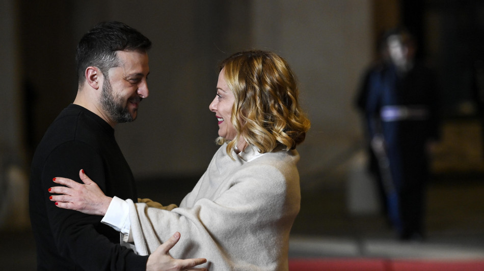Meloni incontra Zelensky a Londra, l'Italia &egrave; con Kiev